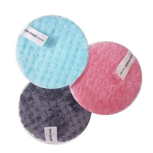 Close-up of the ultra-fine, plush microfiber loops on the MAANGE Makeup Remover Towel for gentle exfoliation.